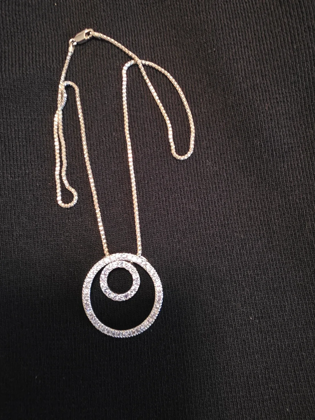 Silver Tone Circle Pendant Necklace