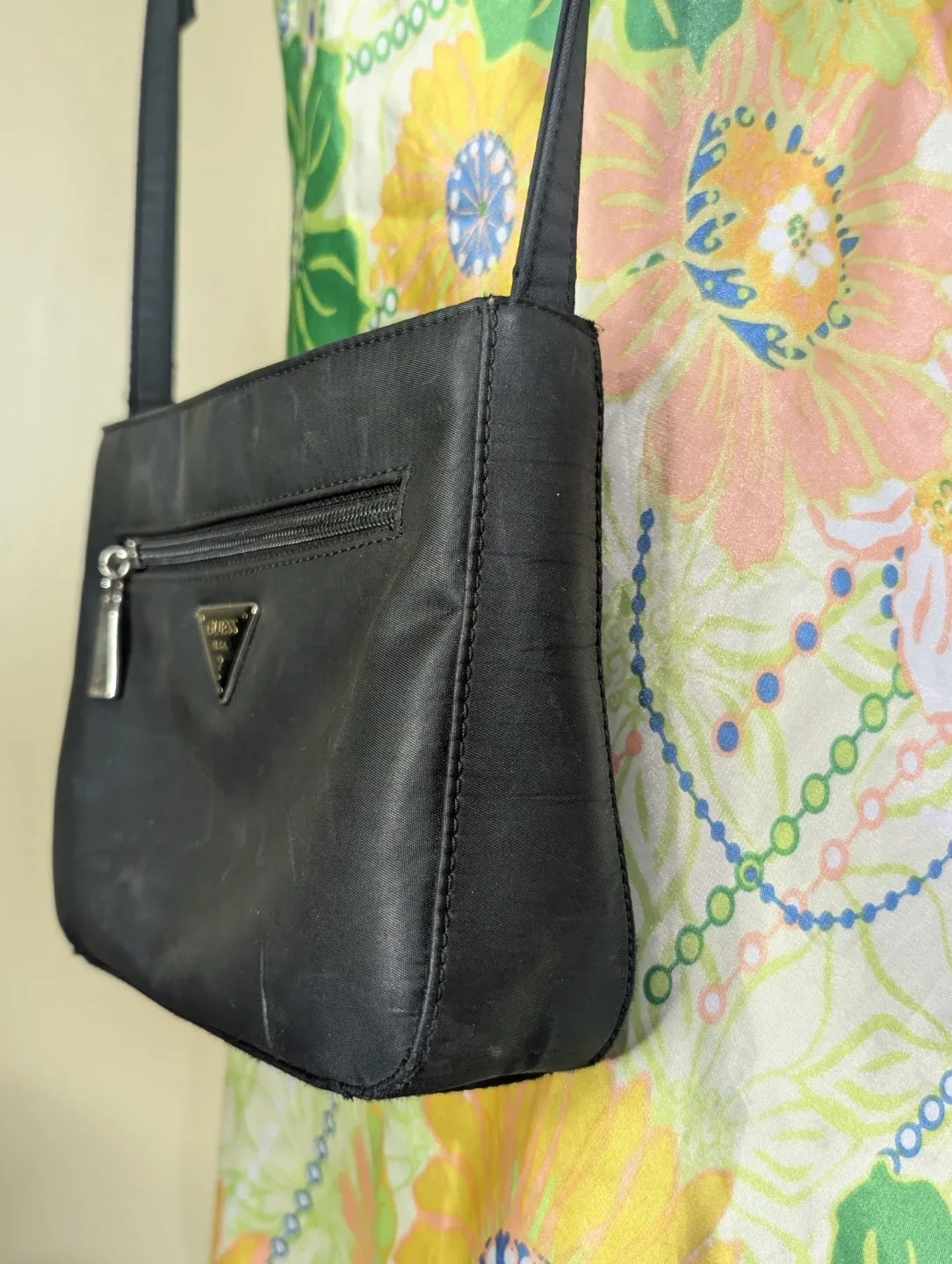 Guess Black Shoulder Bag image indicator(3)