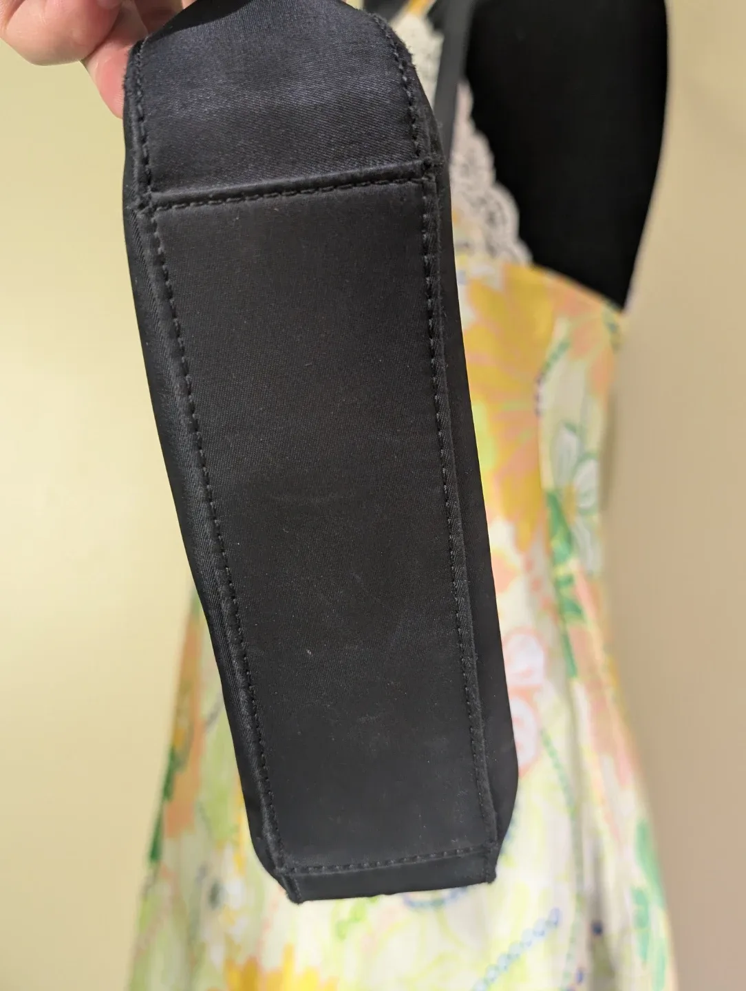 Guess Black Shoulder Bag image indicator(4)