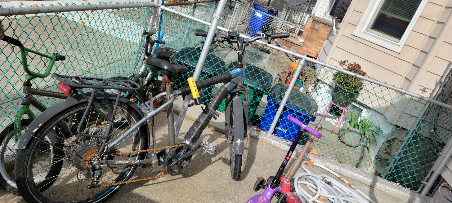 Arrow-9A Bicycle. (2 batteries)