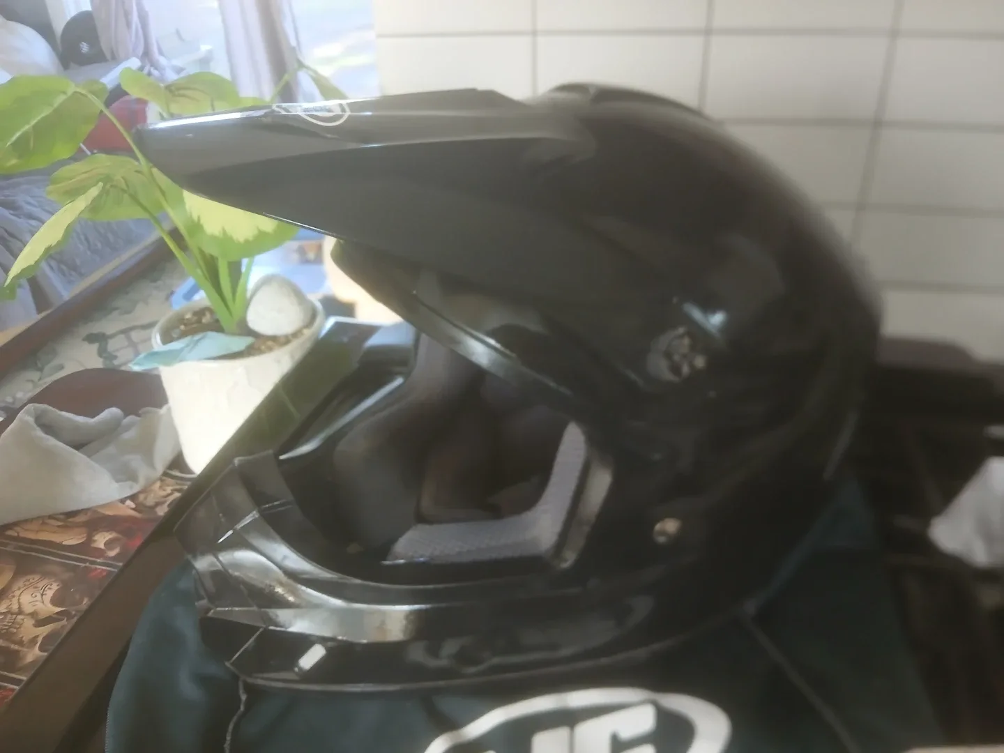 HJC Black Helmet size M image indicator(3)