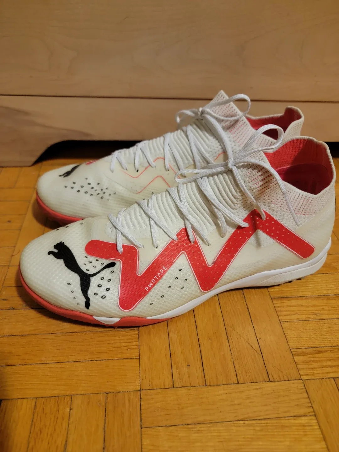 US 9.5 Puma Future Ultimate Cage Football Boots