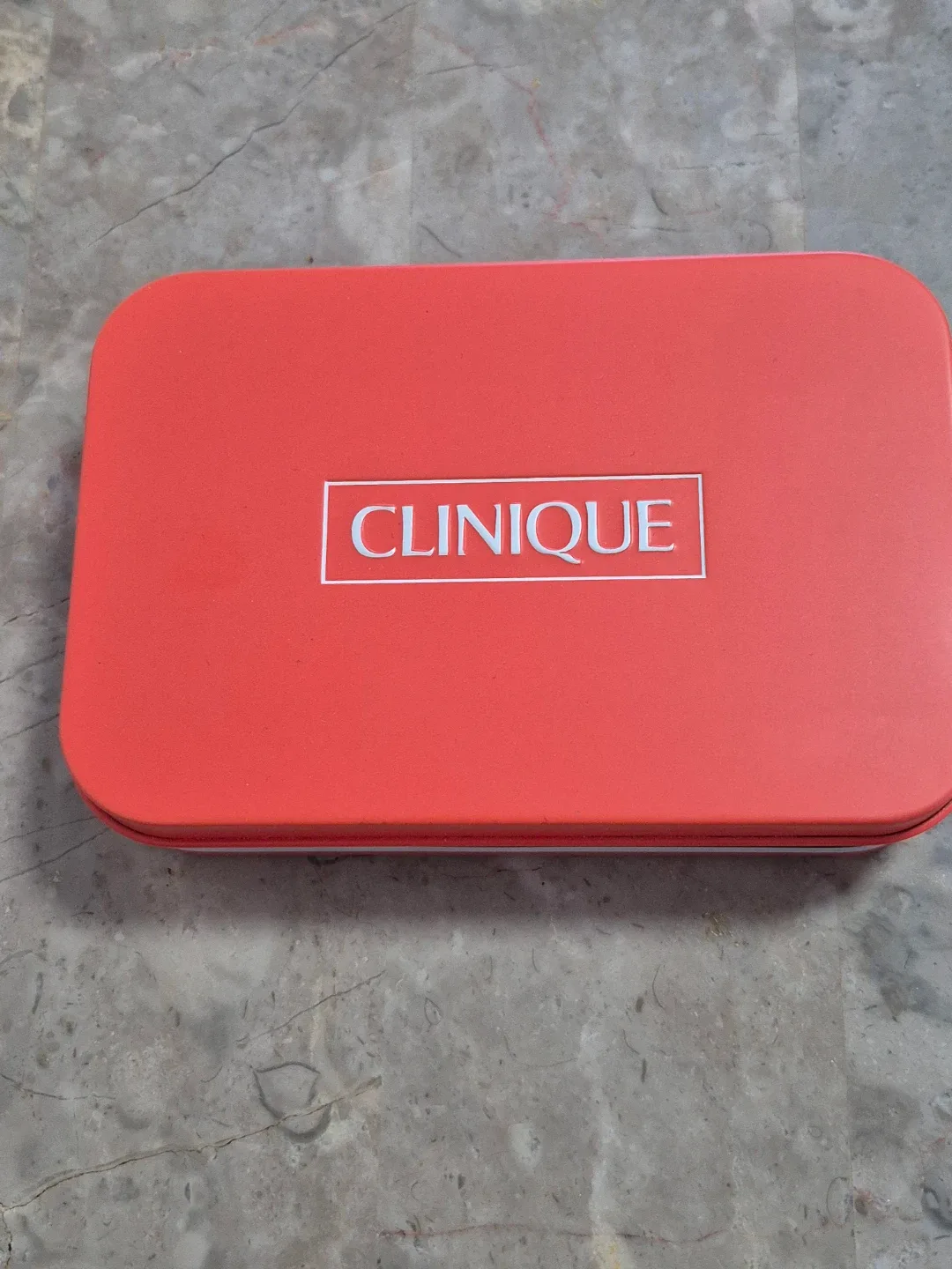 MAC Mascara, Estee Lauder Compact, Clinique Powder image indicator(8)