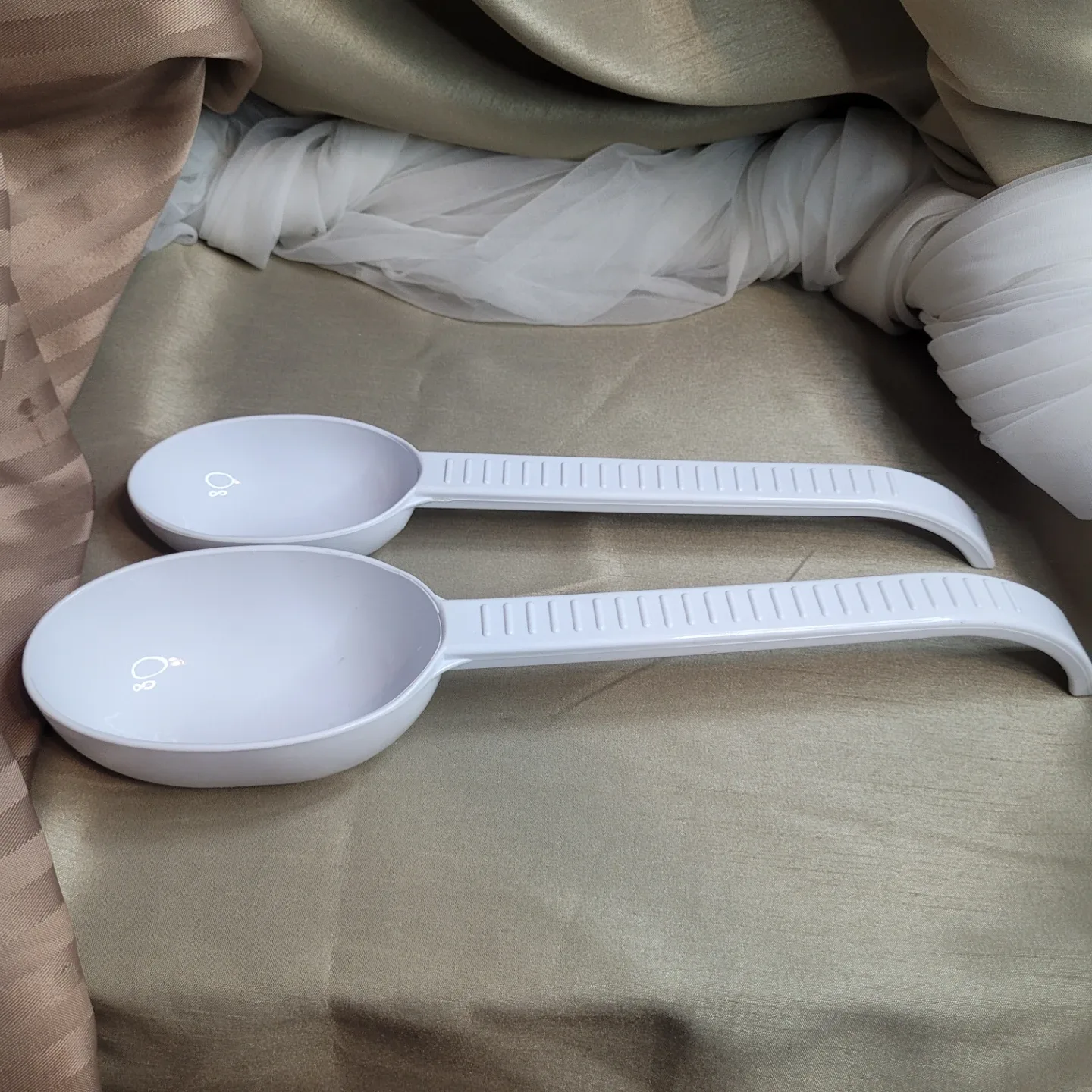 Weight Watchers 1 Cup and 1/2 Cup Spoons image indicator(8)