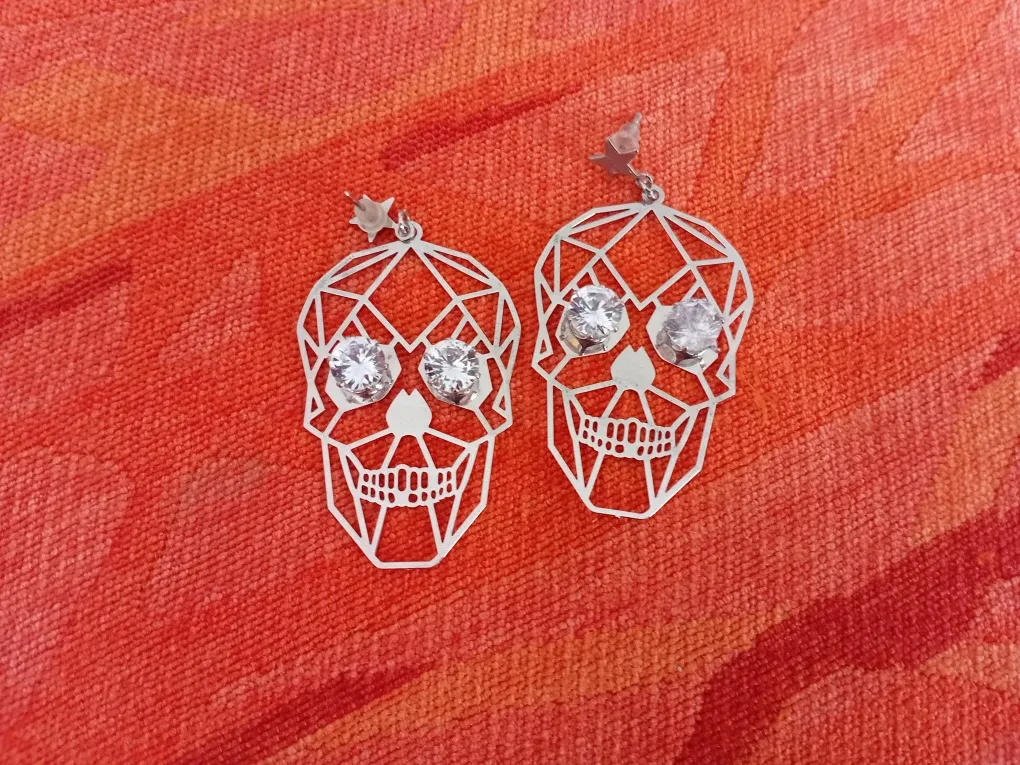 Skull earrings