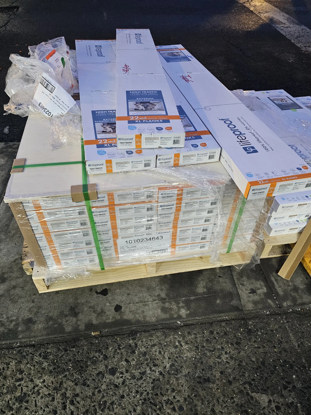 Lifeproof 22mm Click Lock Waterproof Luxury Vinyl Plank Flooring - photo 2