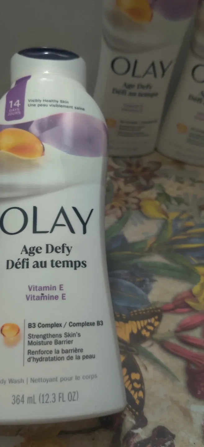Olay Age Defy Body Wash 364 mLx3 image indicator(2)