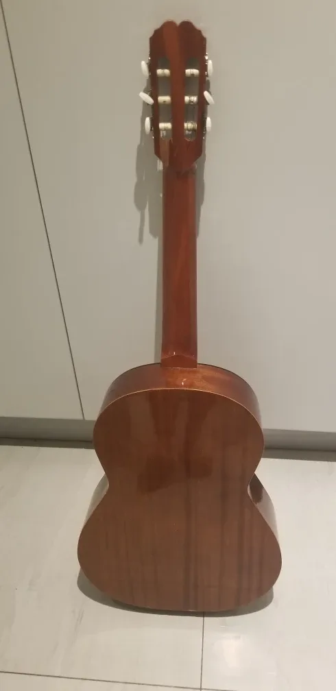 Alhambra Paloma Guitar image indicator(3)