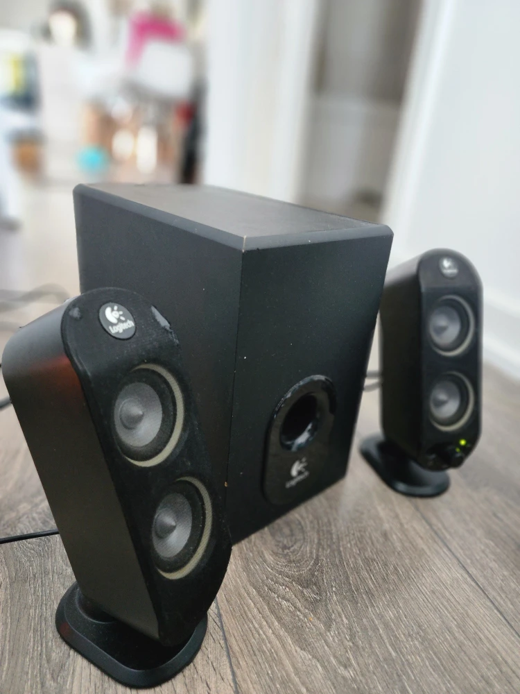 Logitech X-230 2.1 Speaker System (Video demo) - photo 2