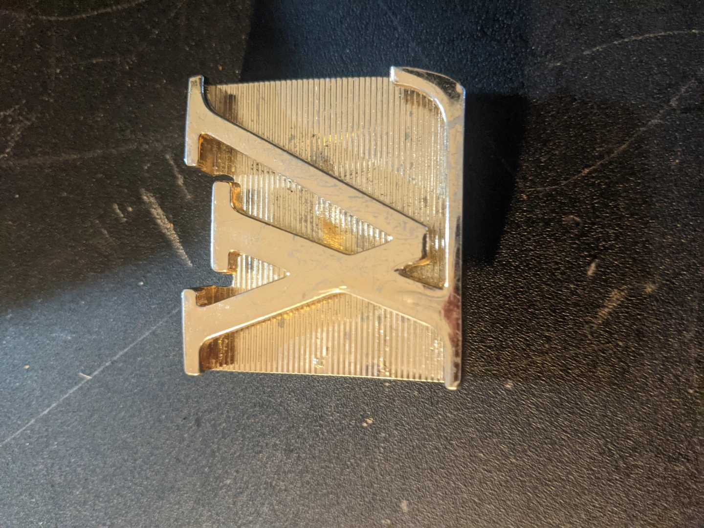 Louis Vuitton LV Logo Buckle Gold - photo 4