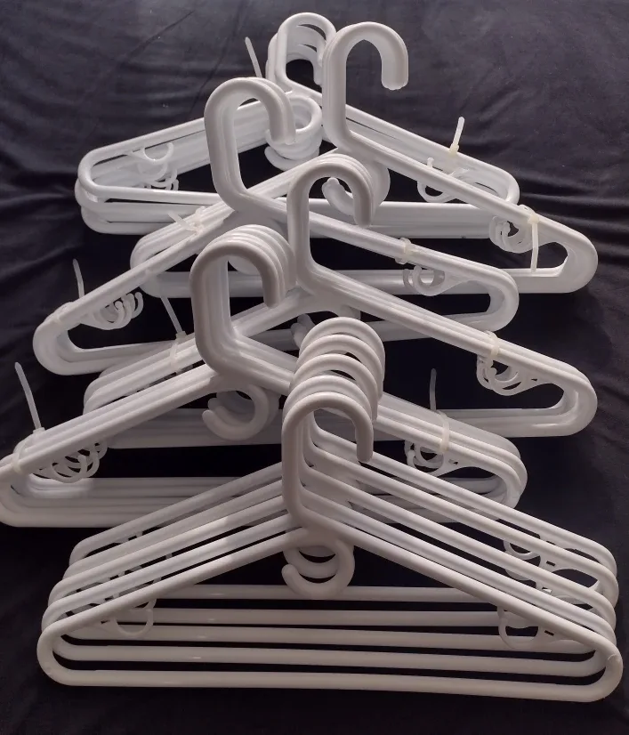 White Plastic Clothes Hangers x 10 image indicator(2)