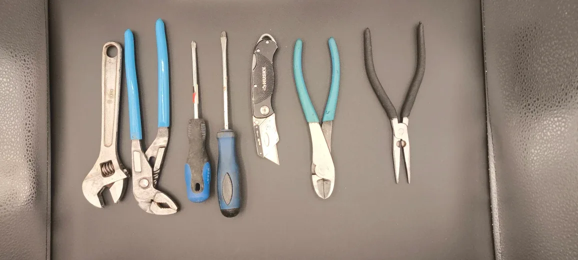 Mixed Hand Tool Set - Pliers, Wrenches, Screwdrivers image indicator(2)