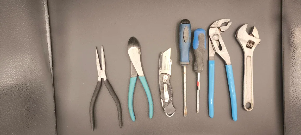 Mixed Hand Tool Set - Pliers, Wrenches, Screwdrivers image indicator(3)