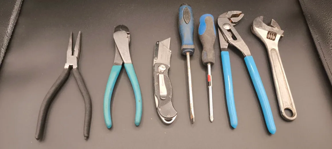 Mixed Hand Tool Set - Pliers, Wrenches, Screwdrivers image indicator(4)