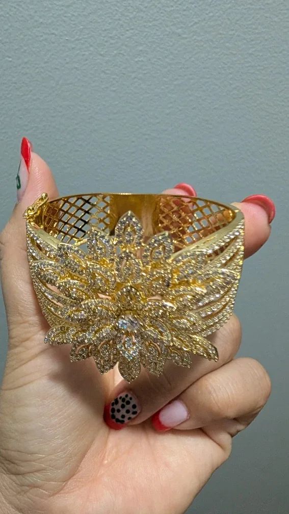 Gold Flower Cuff Bracelet image indicator(2)