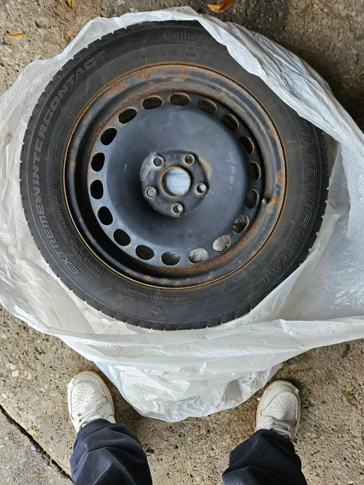 205/55/16 VW winter tires and rims. 5 x 112. Jetta, golf, passat image indicator(7)