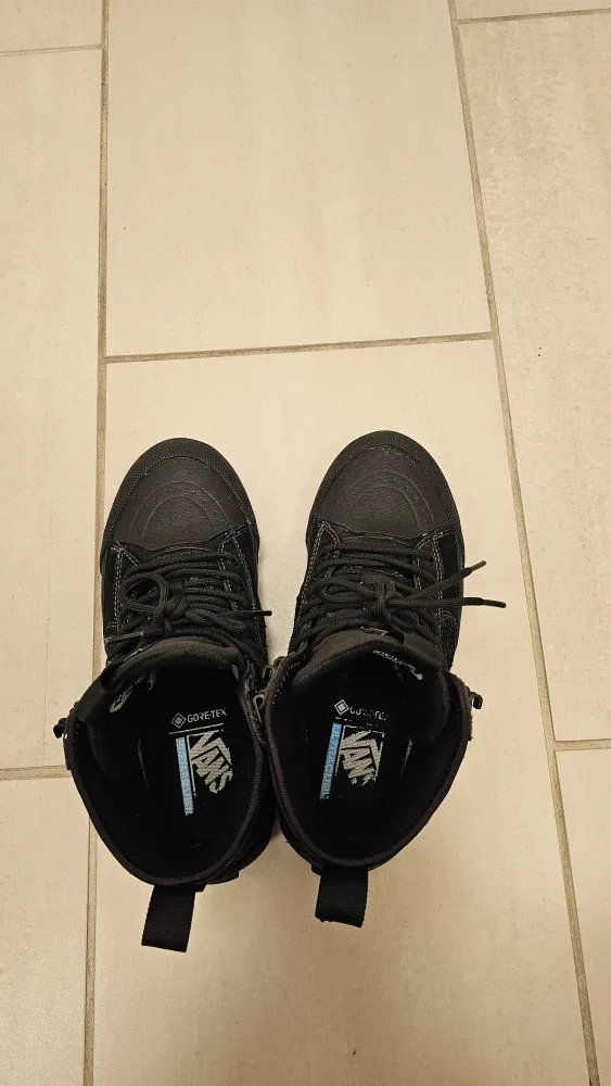 Vans Sk8-Hi MTE-3 Gore-Tex Black Boots - US 9