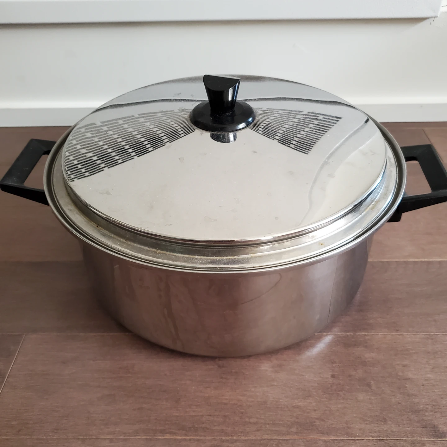Vintage Beauty Queen Pot
