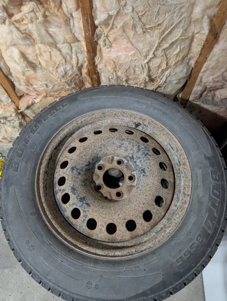 (4)-225/65R17 Winter Tires On Steel Rims Off 2015 Honda CRV image indicator(8)