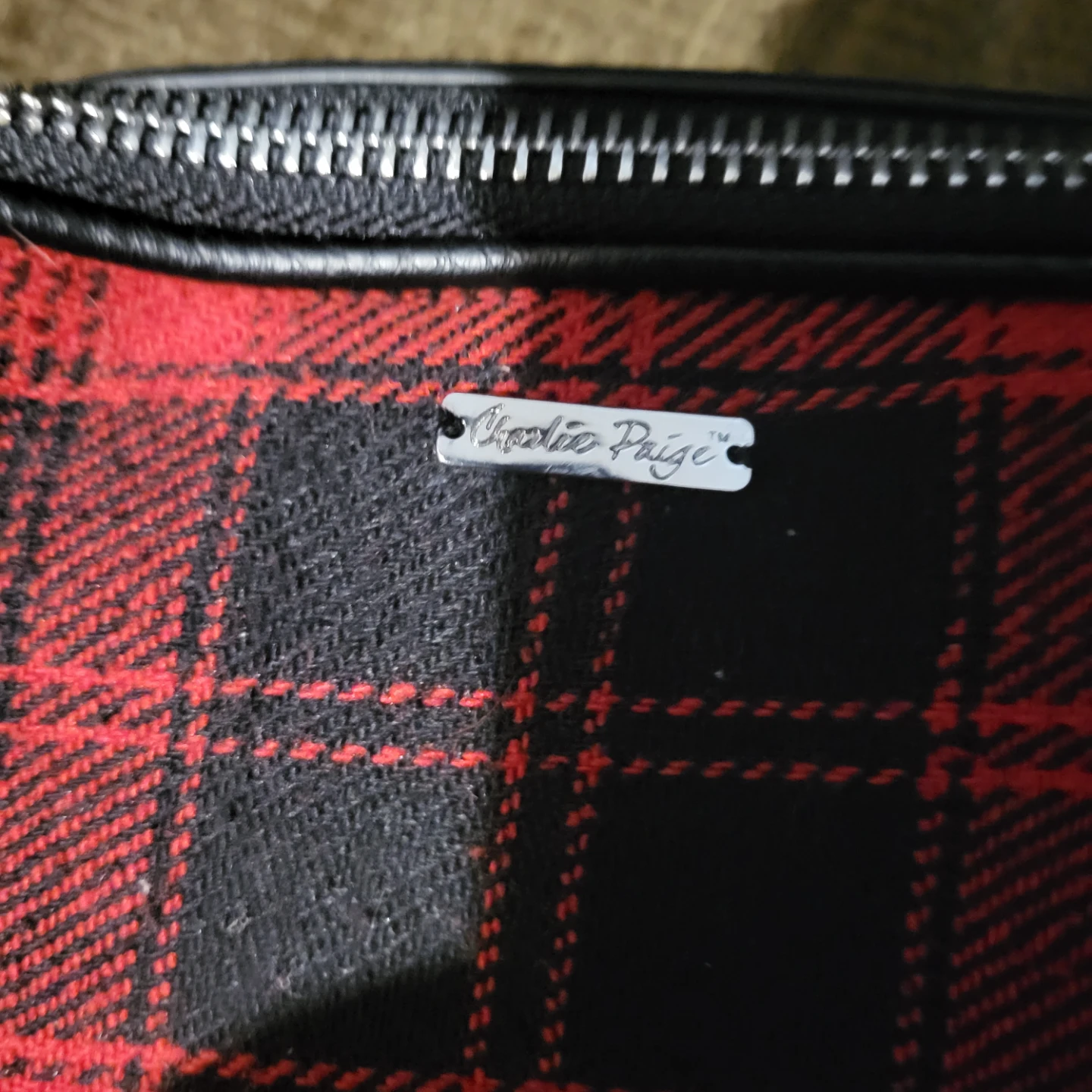 Charlie Paige Plaid Crossbody Bag & Gloves - photo 3