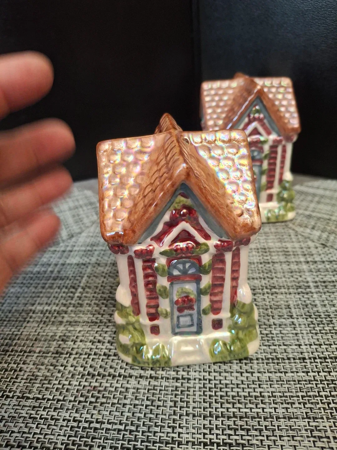 Ceramic Christmas Village House Salt and pepper shakers image indicator(5)