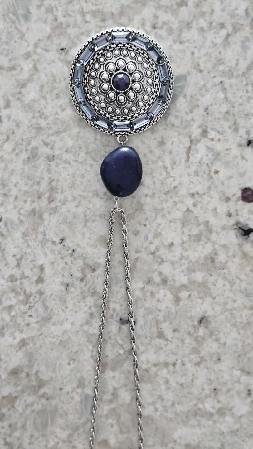 Brand new Silver Tone Medallion Pendant Necklace - photo 2