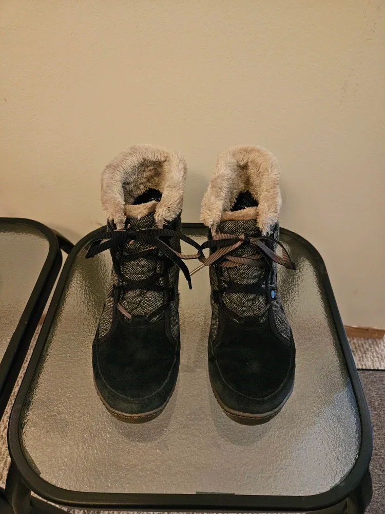 Columbia Black Winter Boots image indicator(2)