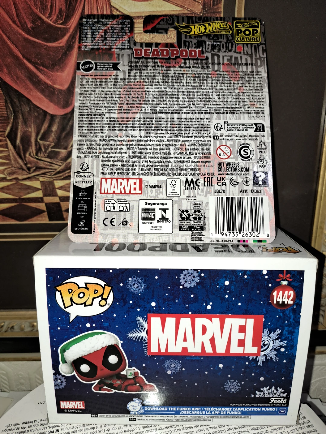 Hot Wheels Deadpool Scooter & Funko Pop Deadpool Christmas - photo 3