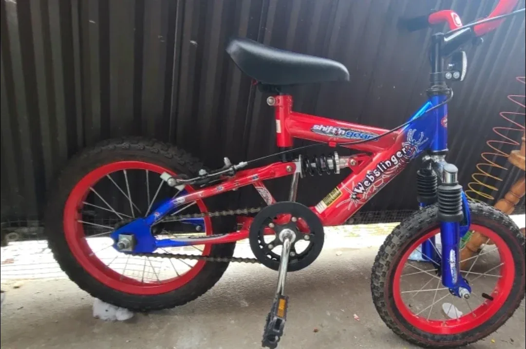 #cleanout Web Slinger Kids Bike - Red & Blue image indicator(2)