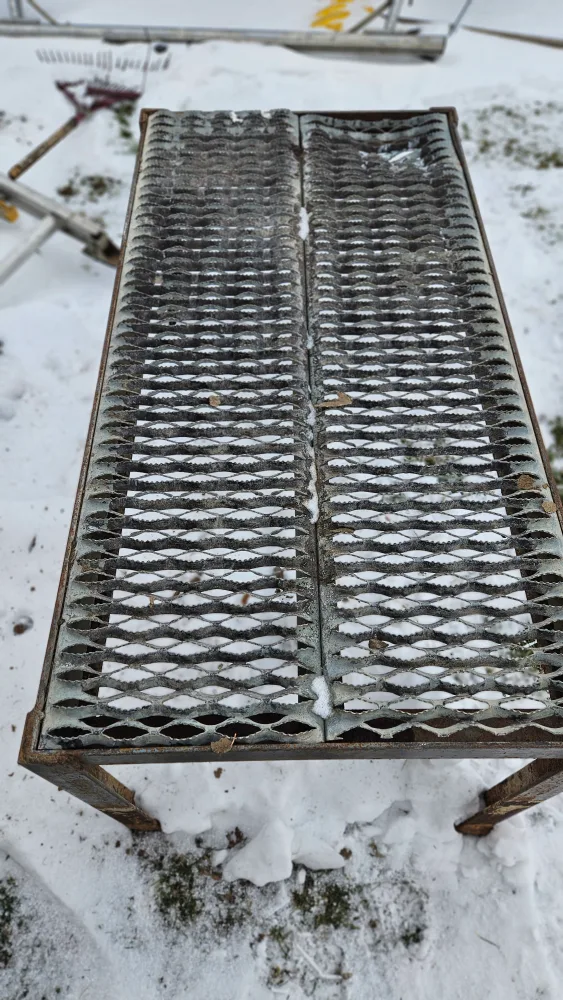 Heavy duty metal table 4×2ft