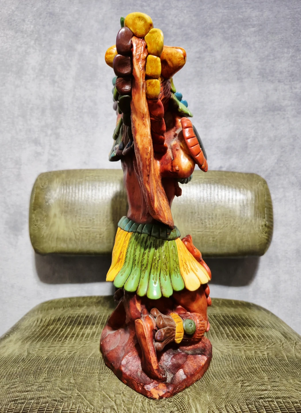 Large Mayan Gemmed Clay Sculpture - photo 4