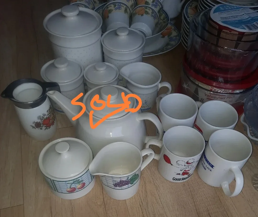 Mixed Dishes and Mugs image indicator(3)