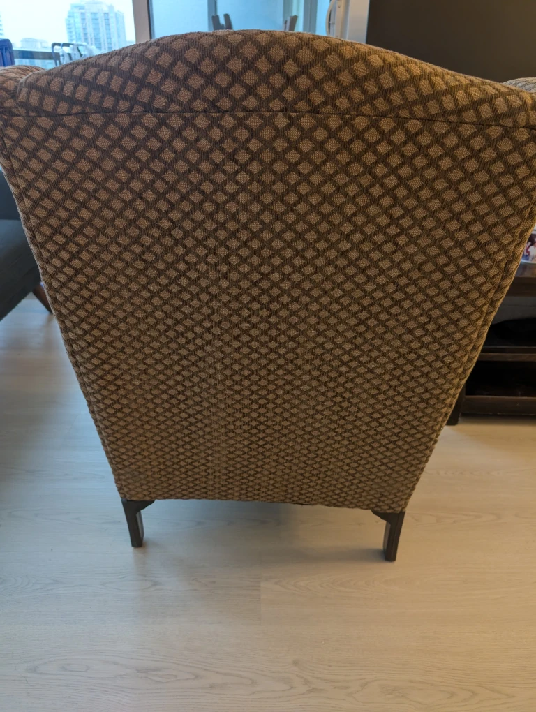 Cozy & Comfortable Wingback Armchair - photo 3