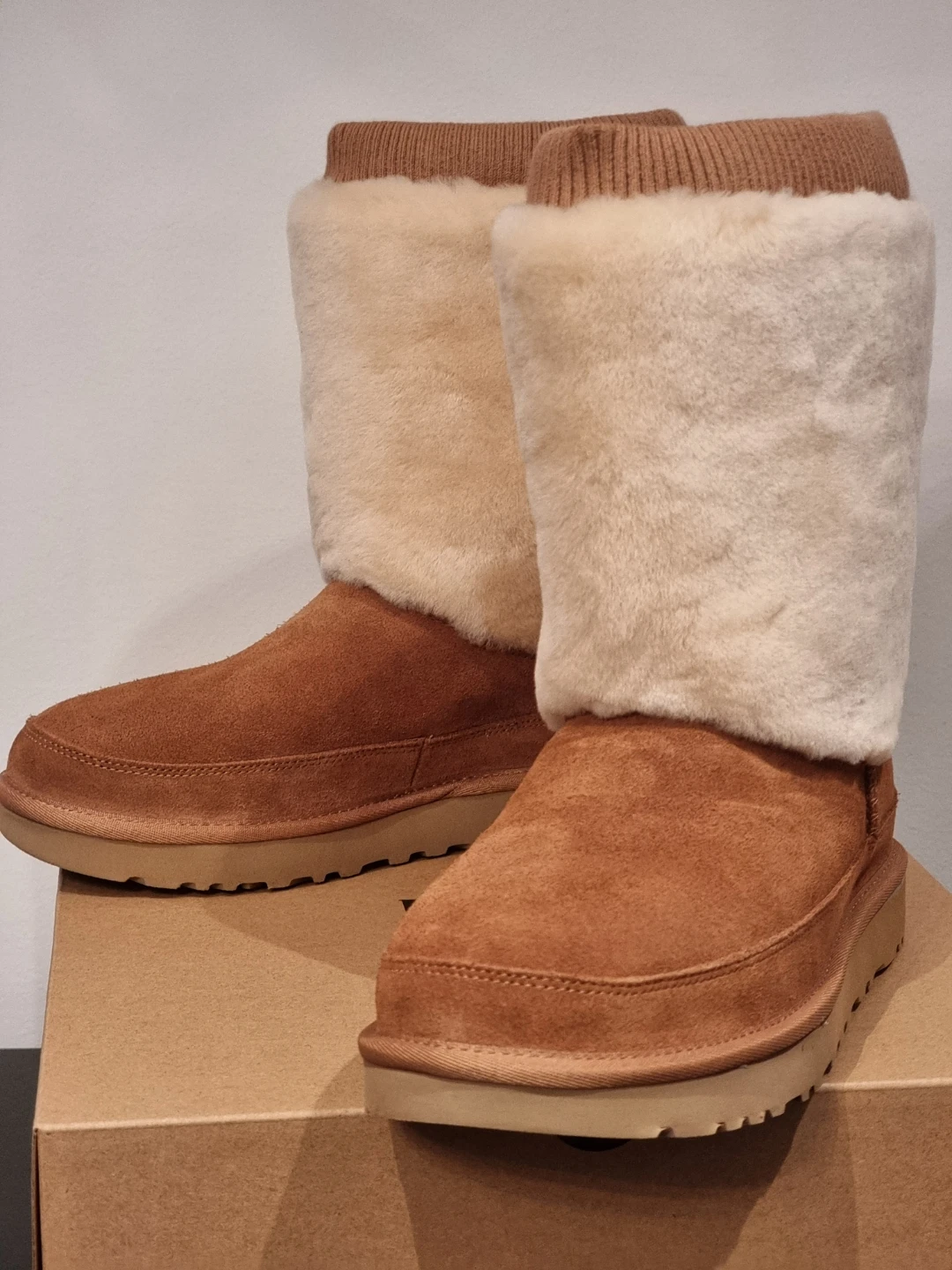 UGG Women Classic Short Posy Boots Size 9 . Brand NEW - photo 3