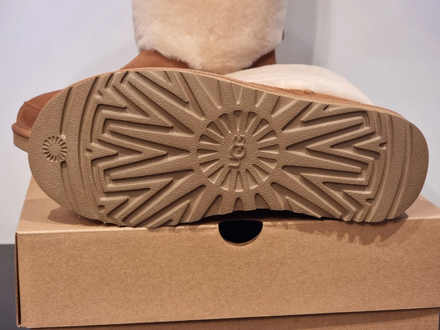 UGG Women Classic Short Posy Boots Size 9 . Brand NEW - photo 4