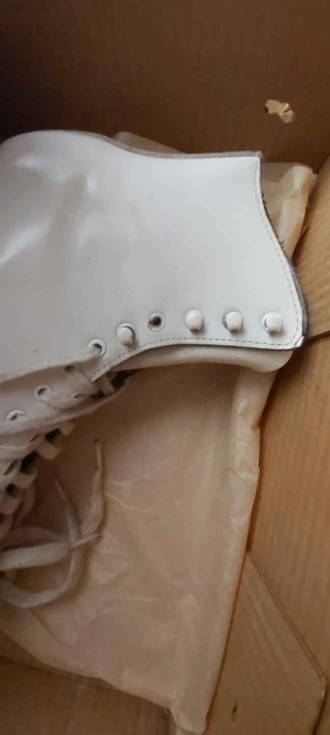 White Figure Skates, Size 8 - photo 3