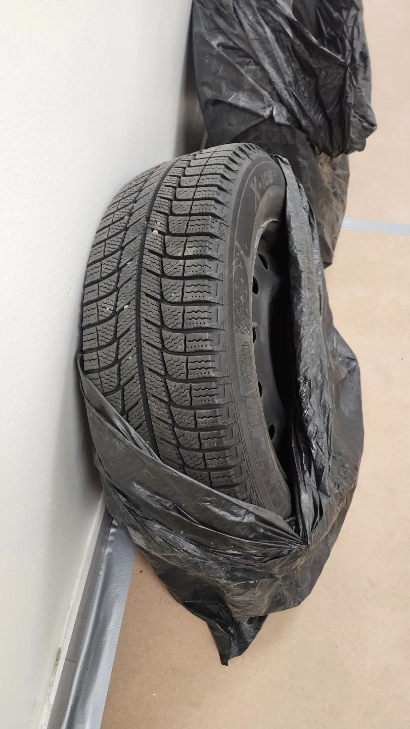 Michelin X-Ice Snow 215/65R16 Winter Tires