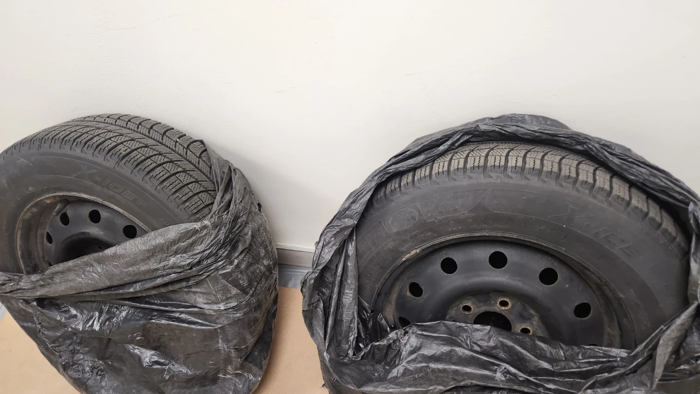 Michelin X-Ice Snow 215/65R16 Winter Tires - photo 2