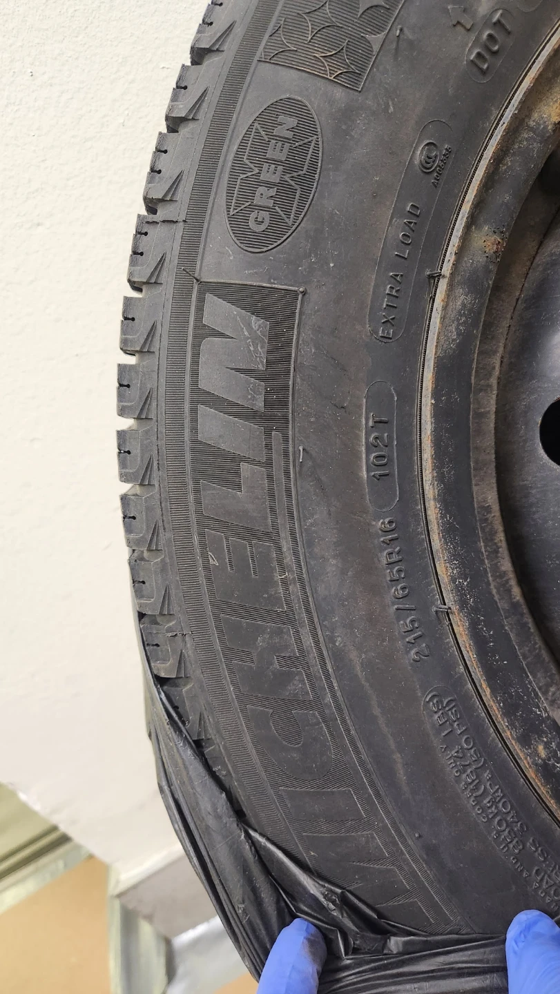 Michelin X-Ice Snow 215/65R16 Winter Tires - photo 4