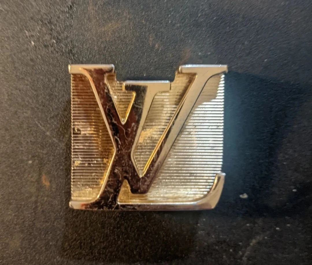 Louis Vuitton LV Logo Buckle Gold - photo 5