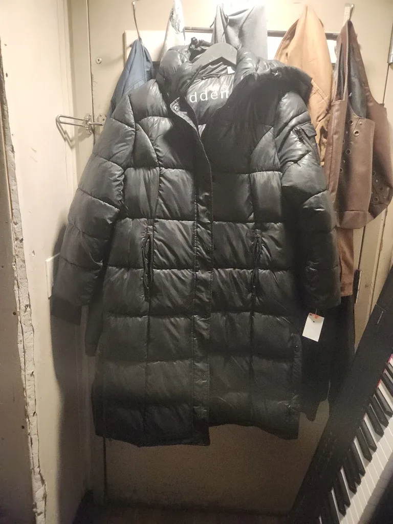 Madden Girl Black Puffer Coat L