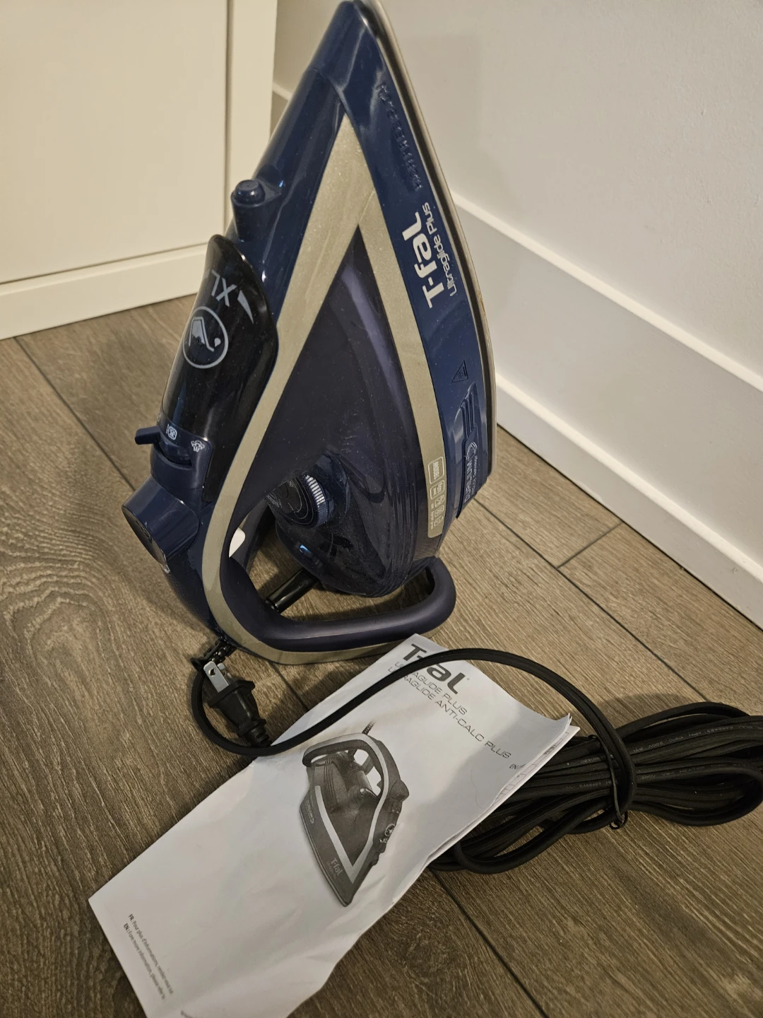 T-fal Ultraglide Plus Steam Iron - photo 3