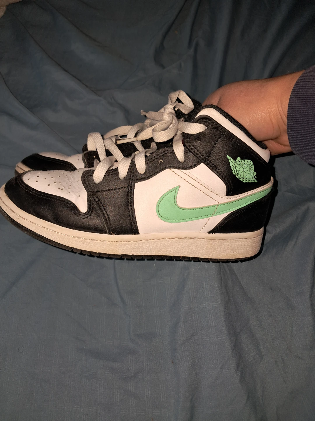 Air Jordan 1 Mid SE Size 4