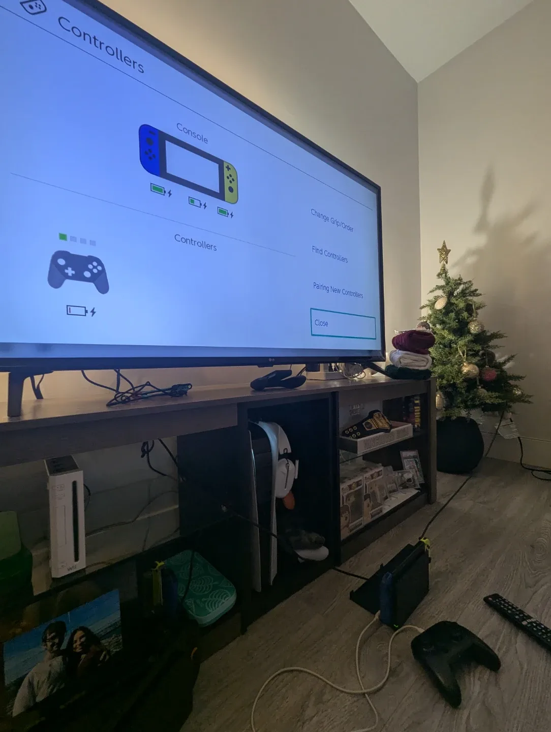 Nintendo switch with accessories and games image indicator(7)