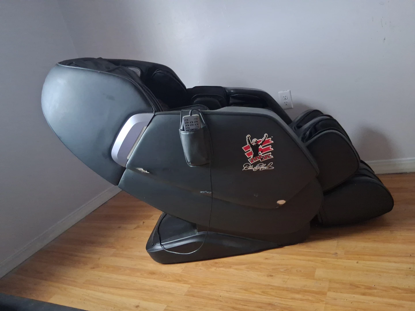 Full Body Massage Chair by NASCAR Dale Earnhardt - photo 3