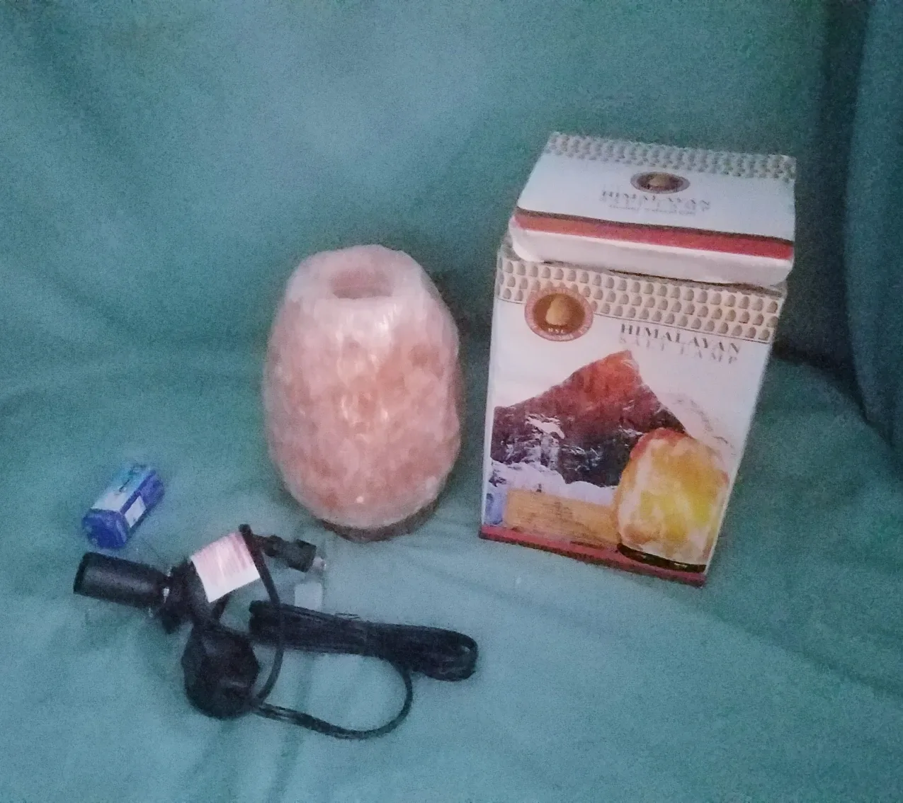 Himalayan Pink Salt Table Lamp w Bulb and Socket New Condition