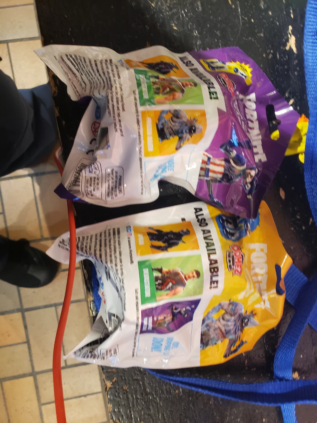 Fortnite Team Rumble & Loot Battle Bus Figures - photo 2