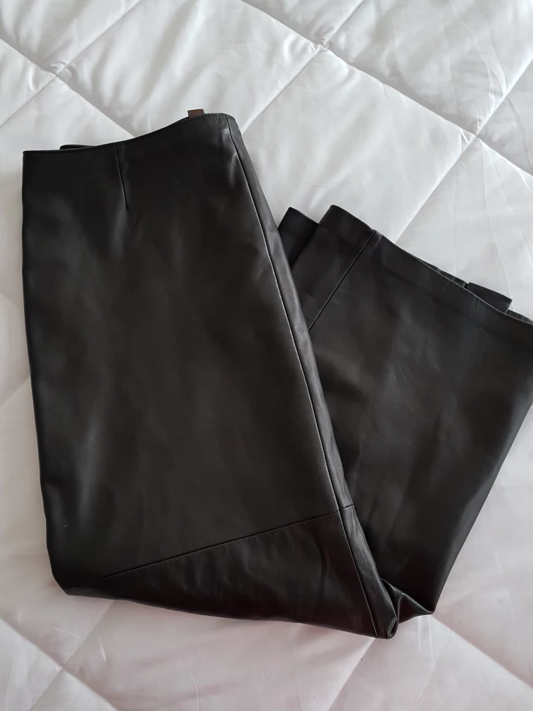 Danier Genuine Leather Black Skirt Size 16