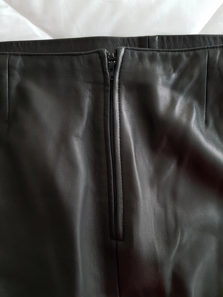 Danier Genuine Leather Black Skirt Size 16 - photo 2