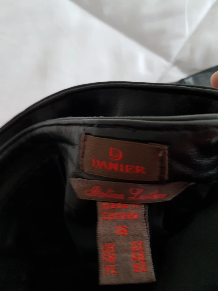 Danier Genuine Leather Black Skirt Size 16 - photo 3
